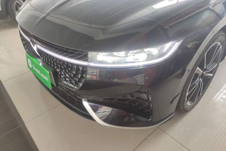 Used VOYAH PASSION 2024 PHEV Four-Wheel Drive Ultra-Long Range Flagship Model Left Front Headlight