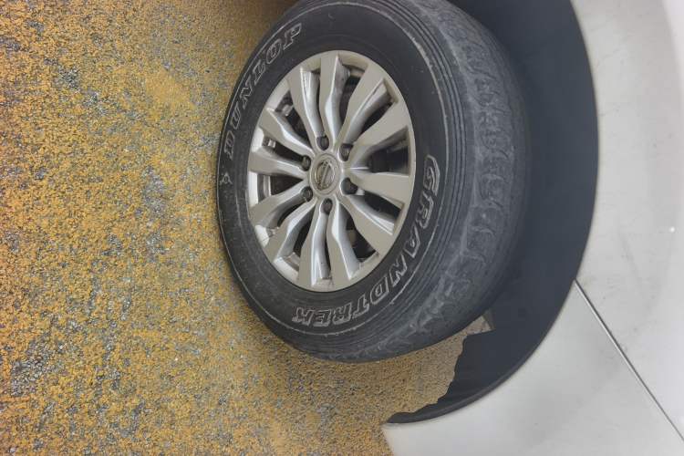 Used Nissan Patrol  Right Front Wheel Hub