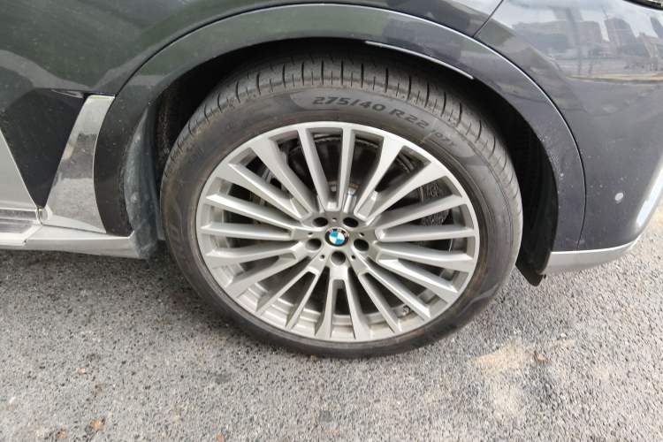 Used BMW X7 2020 xDrive40i Luxury Package with Leading Features Right Front Wheel Hub