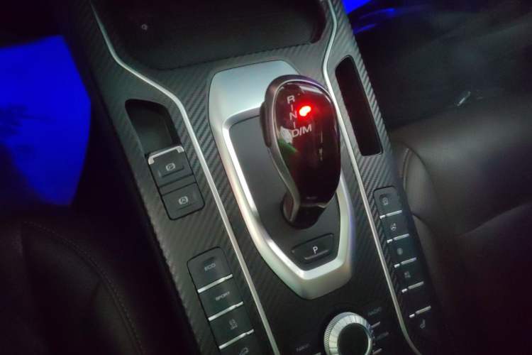 Used Wey VV6 2021 2.0T Two-Wheel Drive Smart Plus