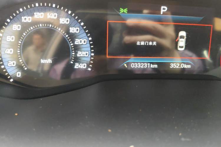 Used Peugeot 408 2022 1.6T Light-Chasing Edition Odometer Close Up