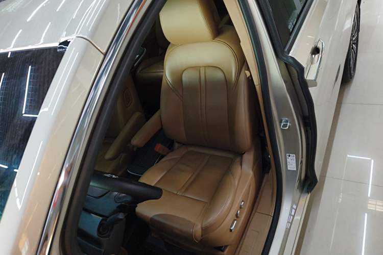 Used Buick GL8 2020 ES Land Cruiser 653T Luxury Model
