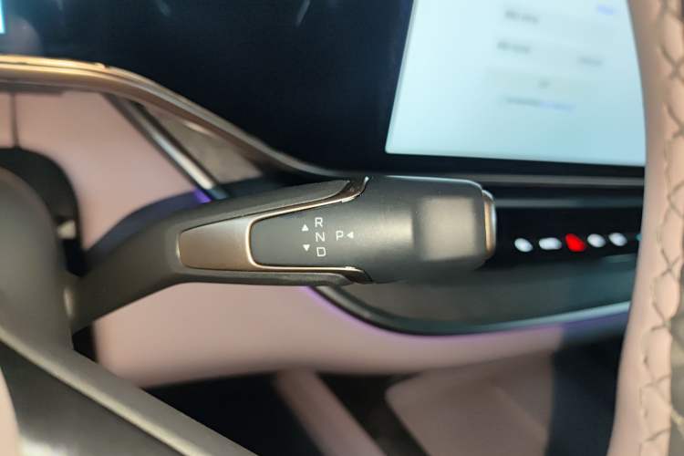 Used Hongqi Tiangong 08 2025 680 Ultra Four-Wheel-Drive Version Gear Lever