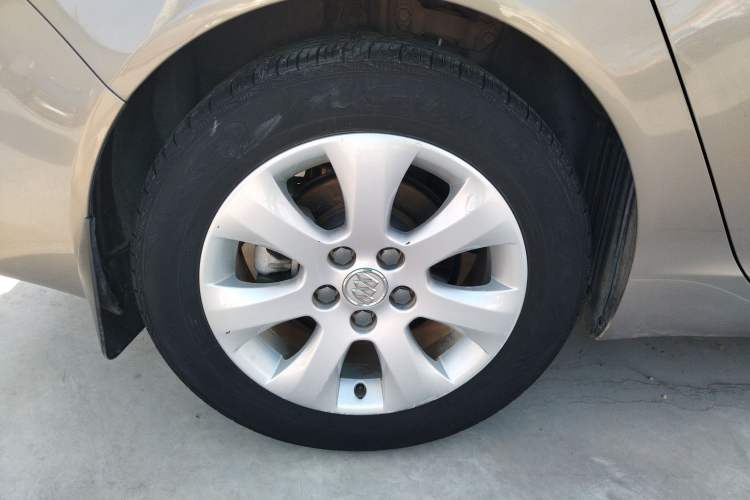 Used Buick Regal 2015 2.0L Elite Fashion Edition Right Rear Wheel Hub