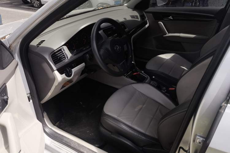 Used Volkswagen Gran Lavida 2013 1.6L Automatic Comfort Model
