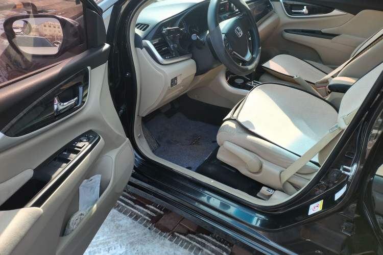 Used Honda Crider 2015 1.8L automatic luxury edition