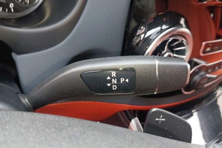 Used Mercedes-Benz Vito 2021 2.0T Elite Version 7 Seats Gear Lever