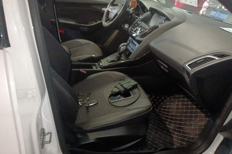 Used Ford Focus 2015 Hatchback EcoBoost 125 Automatic Supreme Style Edition