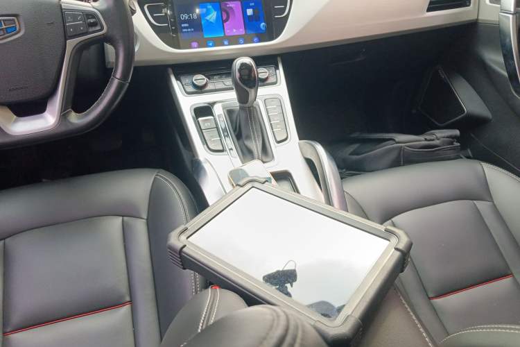 Used Geely Auto Emgrand X7 Sport 2018 1.8TD Automatic Two-Wheel Drive Smart Connect 4G Internet Edition Gear Lever