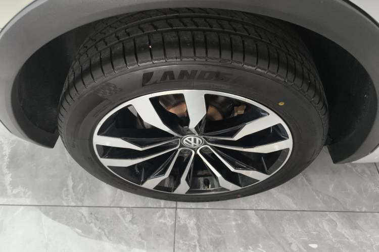 Used Volkswagen Tiguan L 2019 330TSI Automatic Two-Wheel Drive R-Line Flagship Model China VI Standard