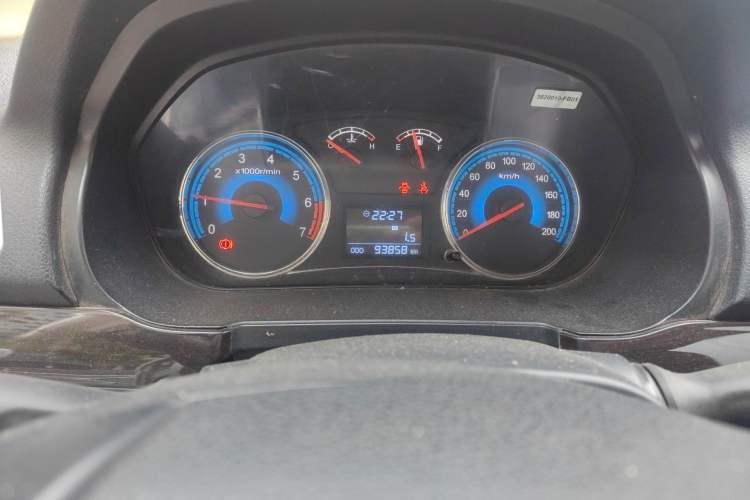 Used Dongfeng Fengon 360 2015 1.5L Manual Luxury 7-Seater China IV Standard
