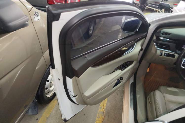 Used Cadillac XTS 2015 28T Comfort Model
