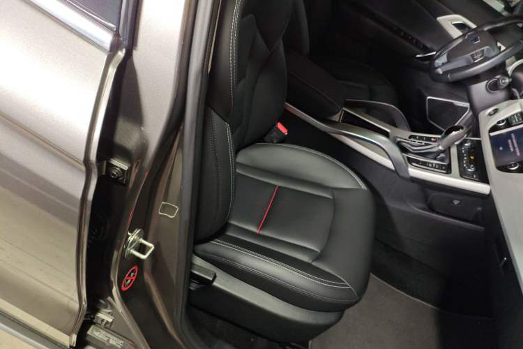 Used Geely Auto Emgrand X7 Sport 2018 1.8TD Automatic Two-Wheel Drive Zhiya Model