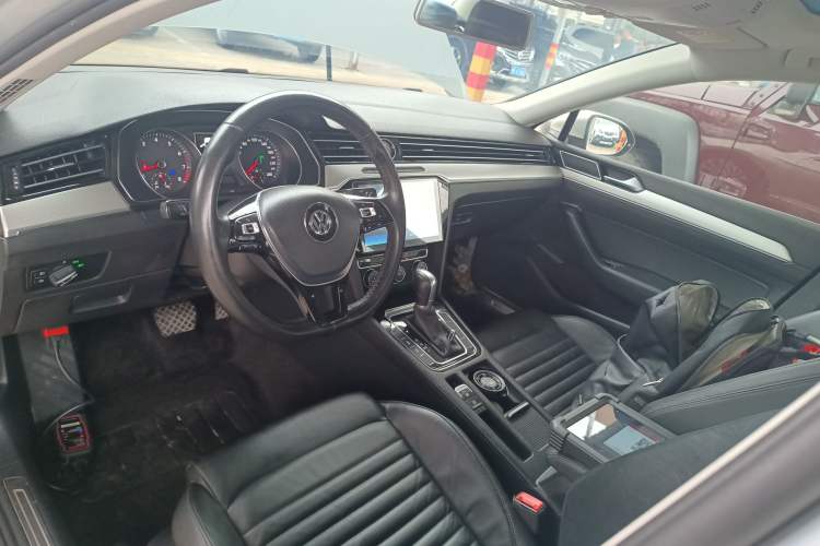 Used Volkswagen Magotan 2018 330TSI DSG Advanced Model
