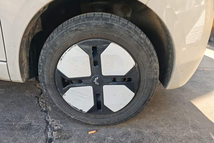 Used Wuling Hongguang MINIEV 2024 3rd Generation 215km Advanced Version Right Front Wheel Hub