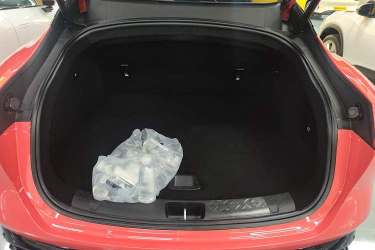 Used Avatr 06 2025 Pro Range-Extended Edition Trunk