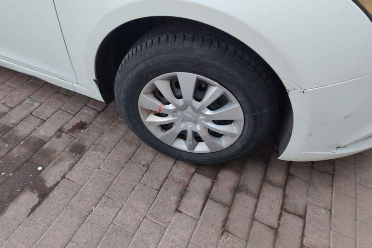 Used Chevrolet Cruze 2015 1.5L Classic SL MT Right Front Wheel Hub