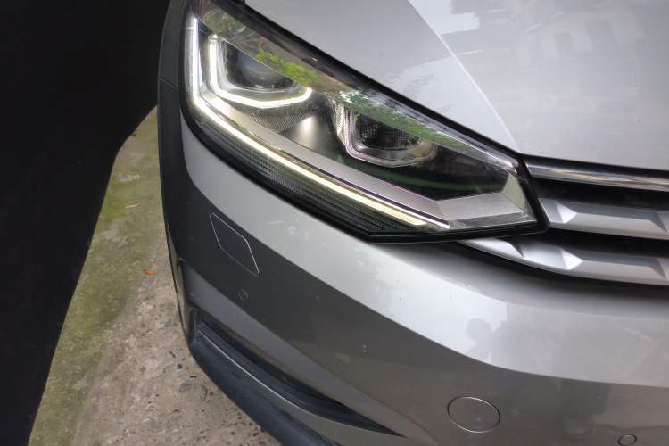 Used Volkswagen Touran 2018 Volkswagen Touran L 280TSI DSG Boundary Edition 7 Seats China V Emission Standard Right Front Headlight