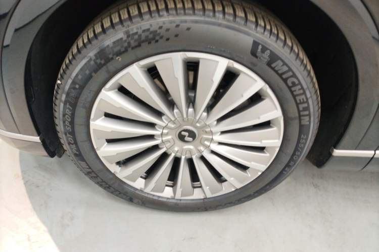 Used ONVO Luxeed L90 2025 Model—Ultra Seven-Seater Version
