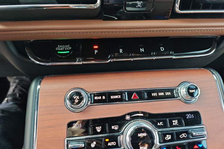 Used Lincoln Aviator 2020 3.0T V6 All-Wheel Drive Executive Version Gear Lever