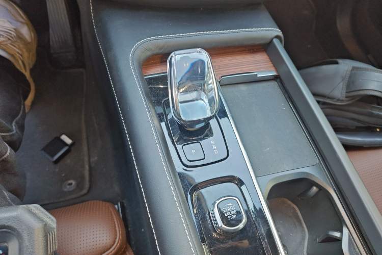 Used Volvo XC60 New Energy 2024 T8 Plug-in Hybrid Long-Range All-Wheel Drive Smart Luxury Edition
