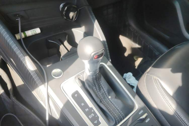Used Audi Q2L 2023 35TFSI Fashion Dynamic Model Gear Lever