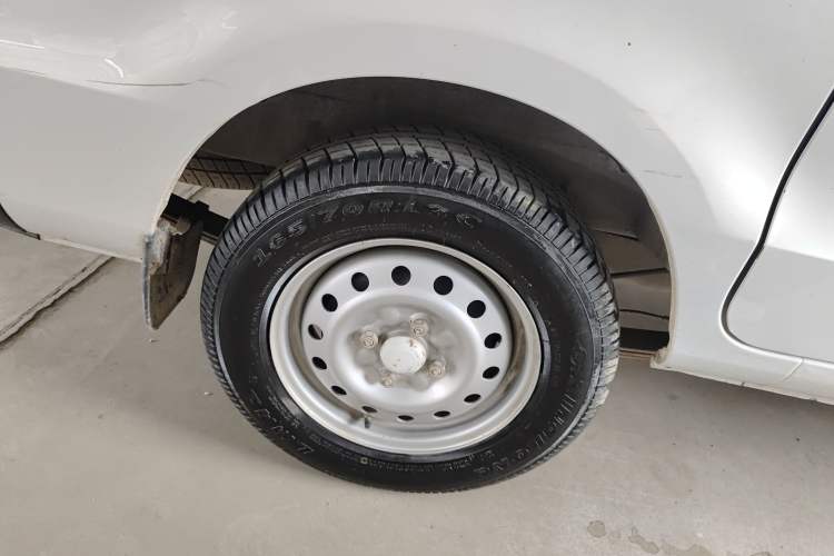 Used Wuling Zhiguang 2015 1.2L S Practical Model LSI Right Rear Wheel Hub