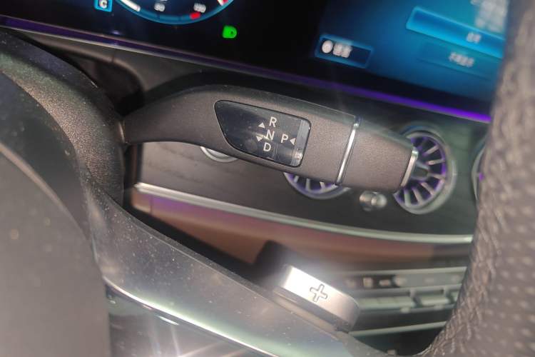 Used Mercedes-Benz E-Class 2023 Restyled E 300 L Sport Luxury Edition Gear Lever