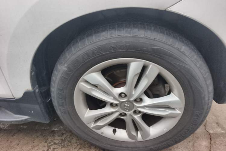 Used Hyundai ix35 2010 2.0L Automatic Two-Wheel Drive Elite Edition GLS Right Front Wheel Hub