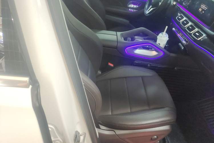 Used Mercedes-Benz GLE 2022 Refreshed GLE 350 4MATIC Dynamic Edition Right Front Seat