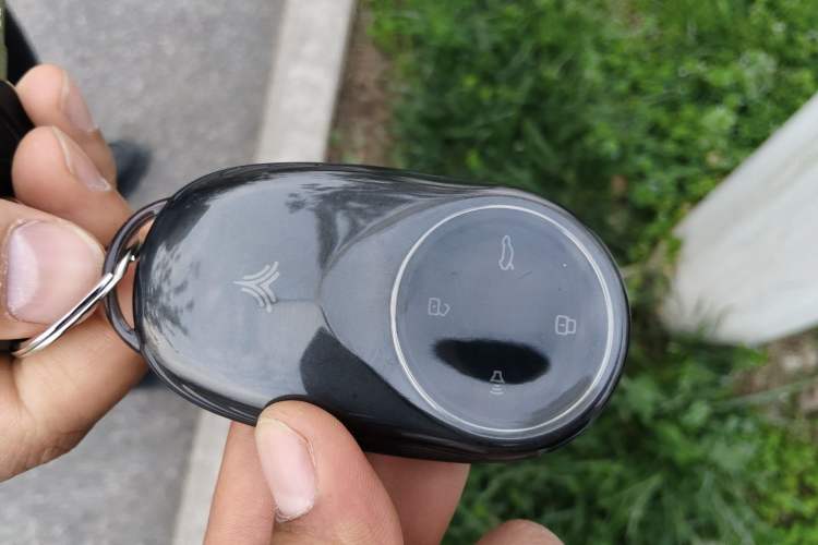 Used NETA S 2022 Extended-Range Version 1160 km Range Rear-Wheel Drive Mid-Grade