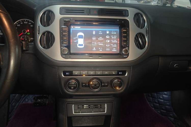 Used Volkswagen Tiguan 2015 1.8TSI Automatic Two-Wheel Drive Luxury Model Audio And AC Panel