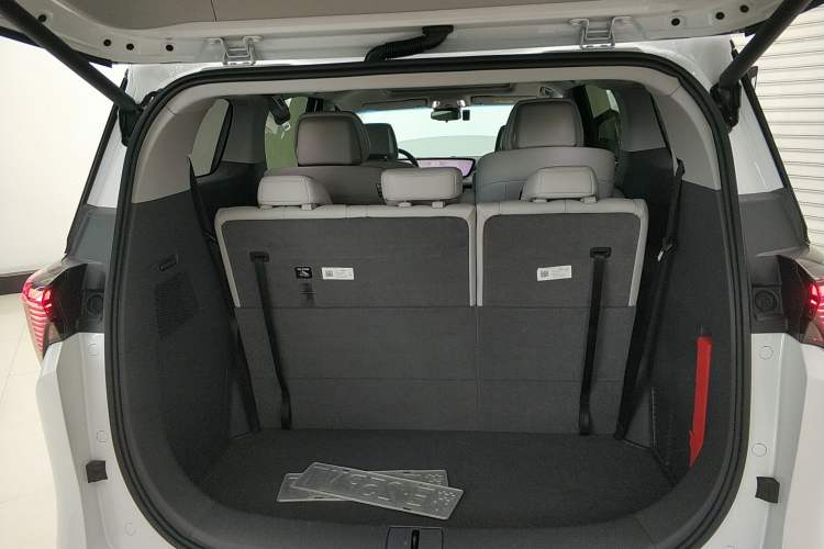 Used Buick GL8 2025 Lu Zun Smart Enjoyment Edition Trunk