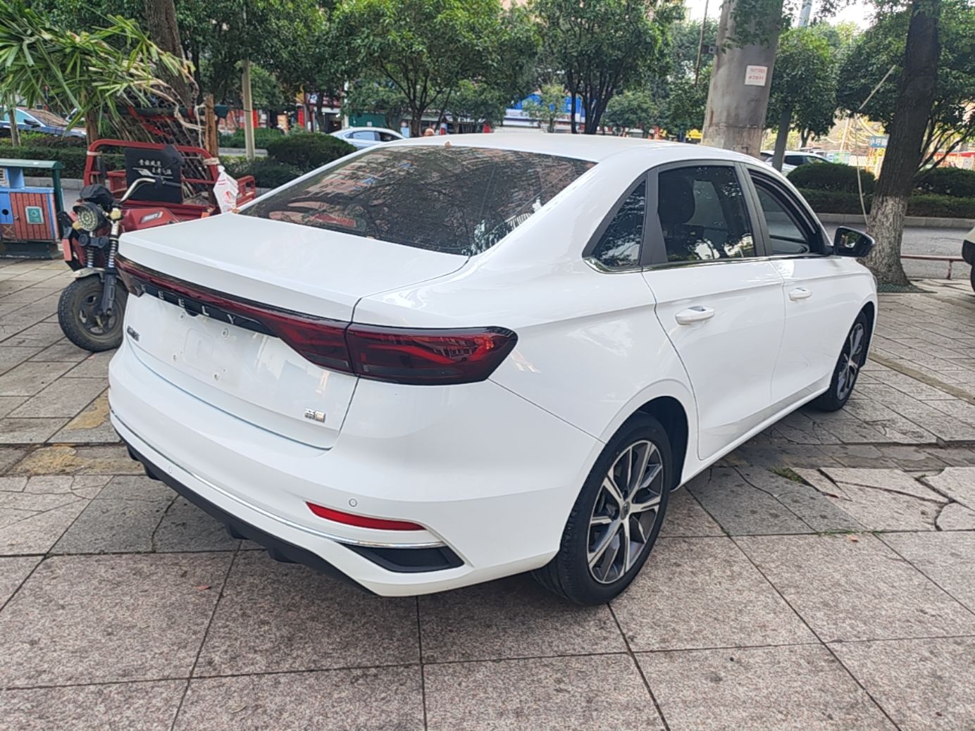 Geely Auto Emgrand 2022 4th Generation 1.5L CVT Luxury Model - Premium — снимка 6