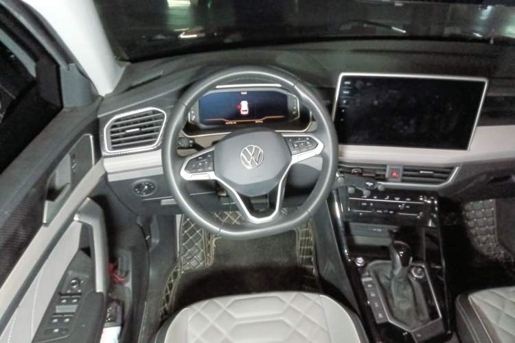 Used Volkswagen Tayron 2023 280TSI Two-Wheel-Drive Luxury Plus Advanced Version Steering Wheel