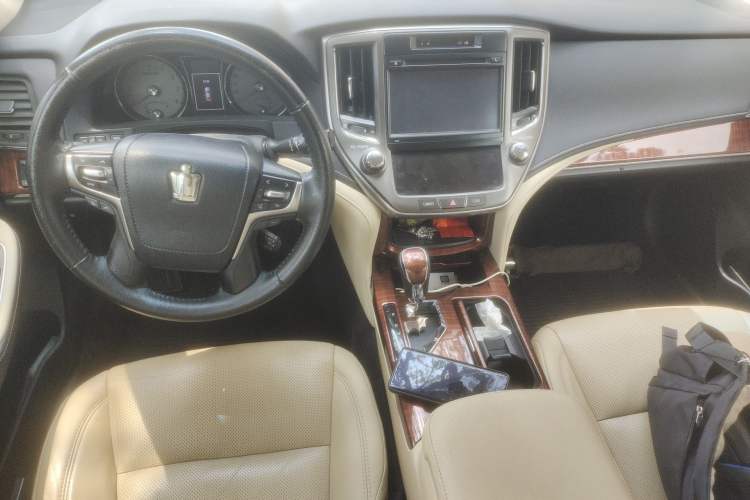 Used Toyota Crown 2015 2.0T Fashion Edition Center Console