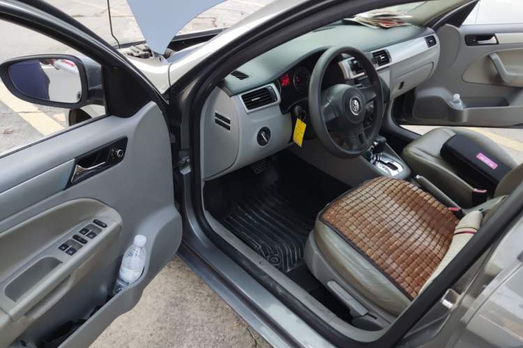 Used Volkswagen Bora 2012 1.6L Automatic Fashion Edition Driver Seat