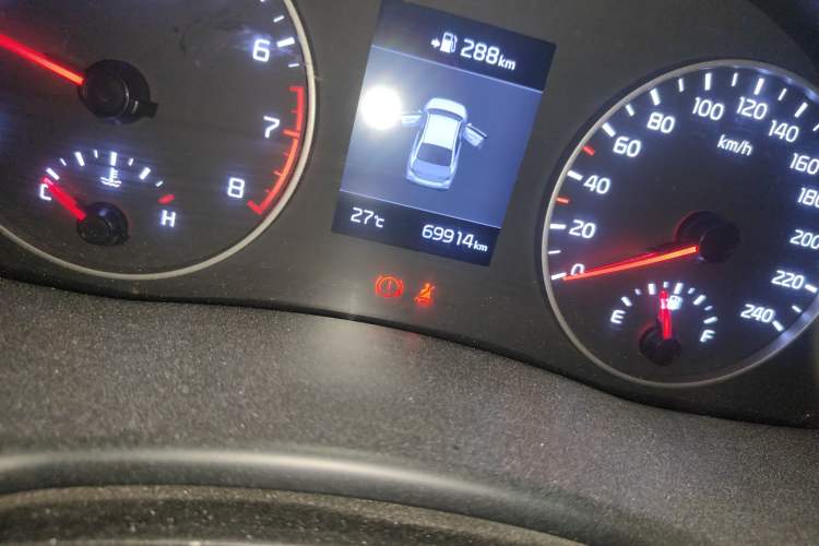 Used Kia Forte 2018 1.6L Manual Value Edition with Sunroof Odometer Close Up