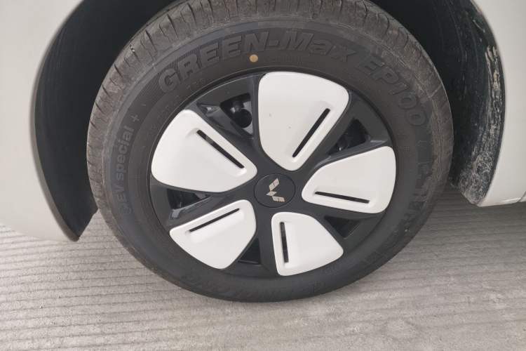 Used Wuling Hongguang MINIEV 2025 Four-Door Version Zhenxiang+ Edition Exterior 4