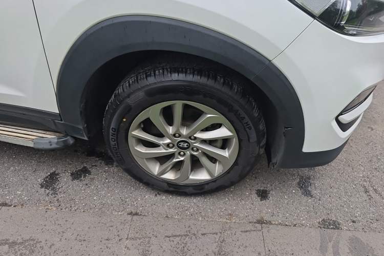 Used Hyundai Tucson 2015 1.6T Dual-Clutch Two-Wheel-Drive Smart Model Right Front Wheel Hub