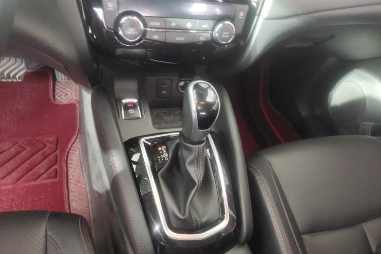 Used Nissan Qashqai 2022 2.0L CVT XV Prem.Pro Deluxe Navigation Edition Gear Lever