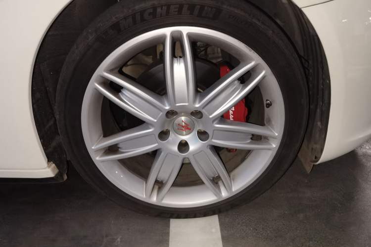 Used Maserati President 2015 3.0T Standard Model Right Front Wheel Hub