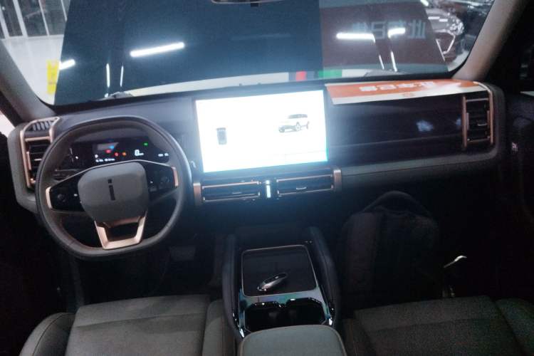 Used iCAR 03 2024 401km Two-Wheel Drive Standard Advanced Version Center Console