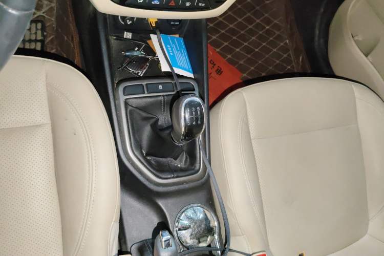 Used CHANGAN Eado 2016 1.6L Manual Fashion Edition Gear Lever