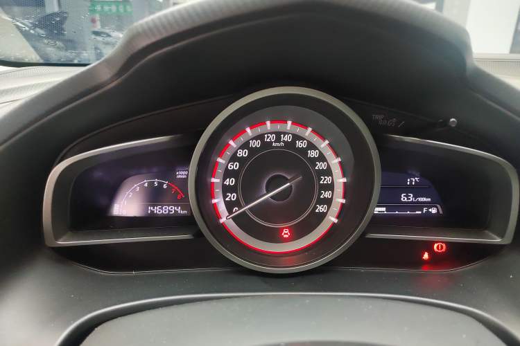 Used Mazda 3 Axela 2014 Sedan 1.5L Manual Comfort Model