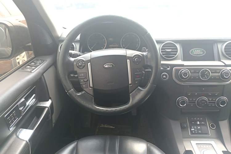 Used Land Rover Discovery 2014 3.0 SC V6 SE Steering Wheel