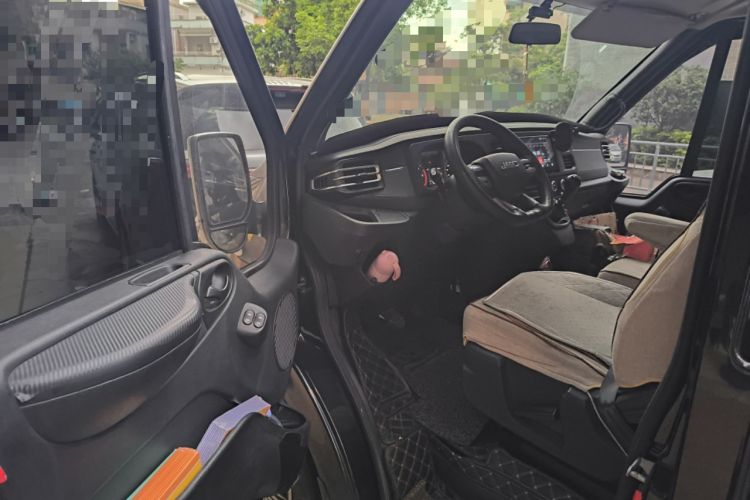 Used JMC Fushun 2022 2.0T Manual Multi-Function Passenger Vehicle Short Wheelbase Low Roof 6-Seater
