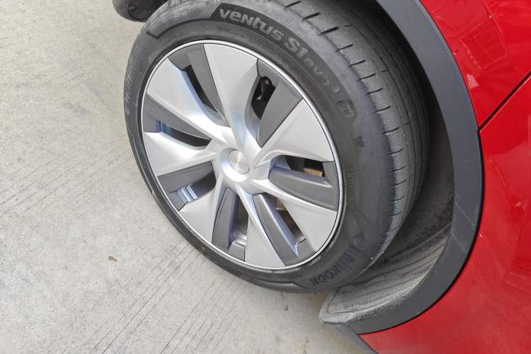 Used Tesla Model Y 2022 Long-Range All-Wheel-Drive Version