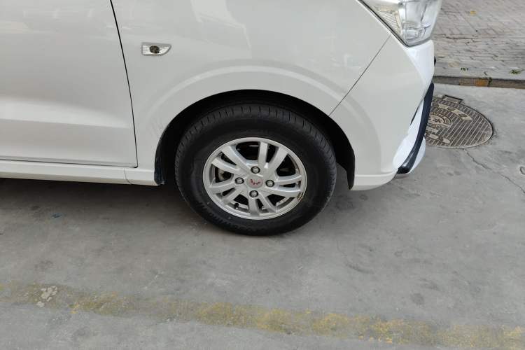 Used Wuling Hongguang 2018 1.5L S Comfort Model L2B Right Front Wheel Hub