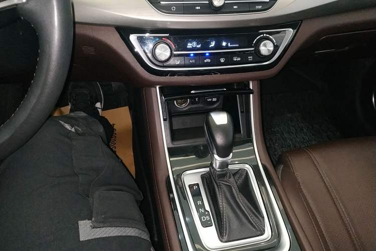 Used CHANGAN Raeton CC 2018 1.5T Automatic Elegant Starry Edition China V Standard